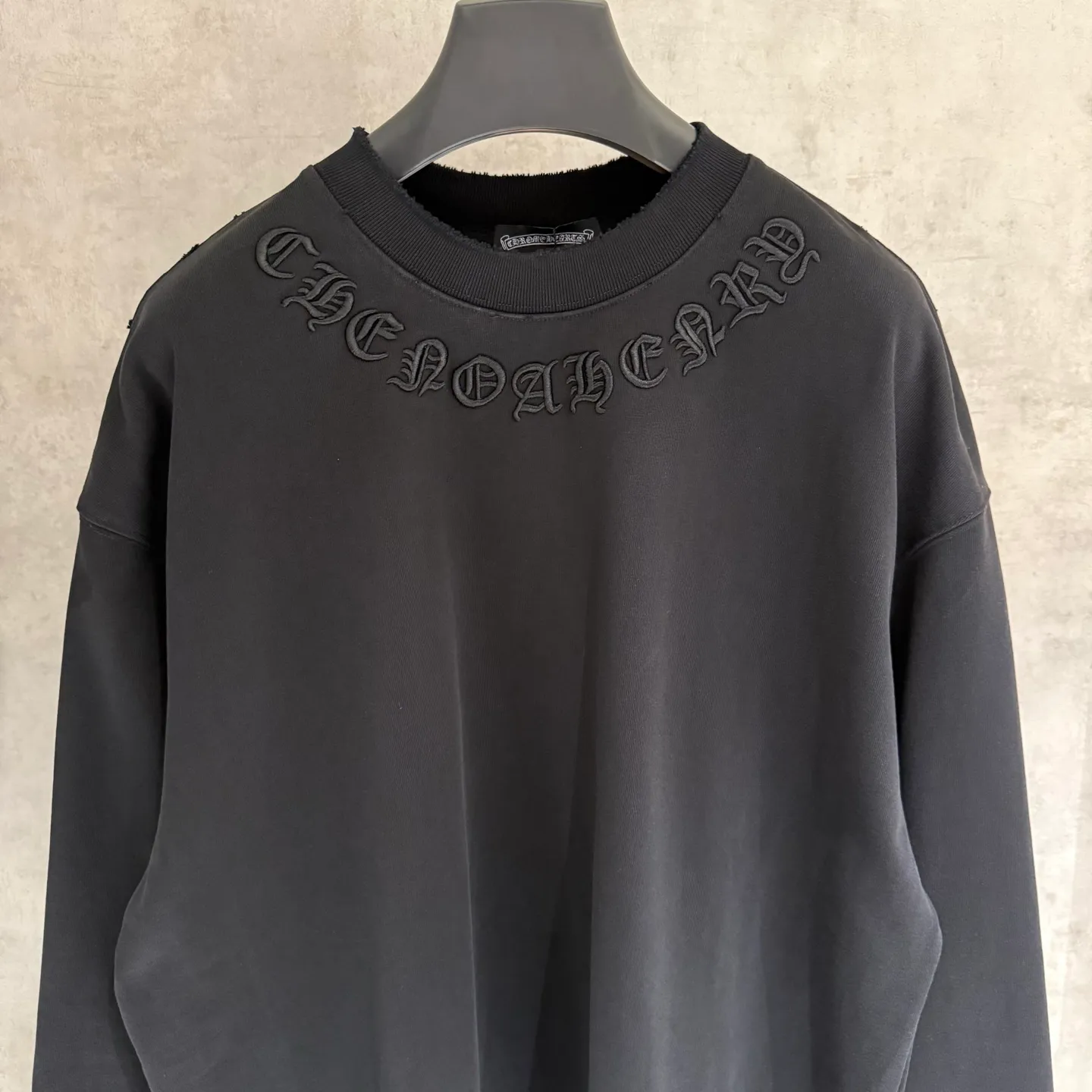 🅿️350 [Strict quality control] CH Crow Heart's new appliqué embroidered long-sleeved sweatshirt T-shirt. Heavy 340g double yarn fabric. Wash the whole garment twice. Frayed and torn on all four sides. Heavy fabric. The neckline is made of icy Salona. Loose fit. Deep, wide and stylish. No deformation or shrinkage. Color: 3 colors, black, white and gray. Size: M-2xl